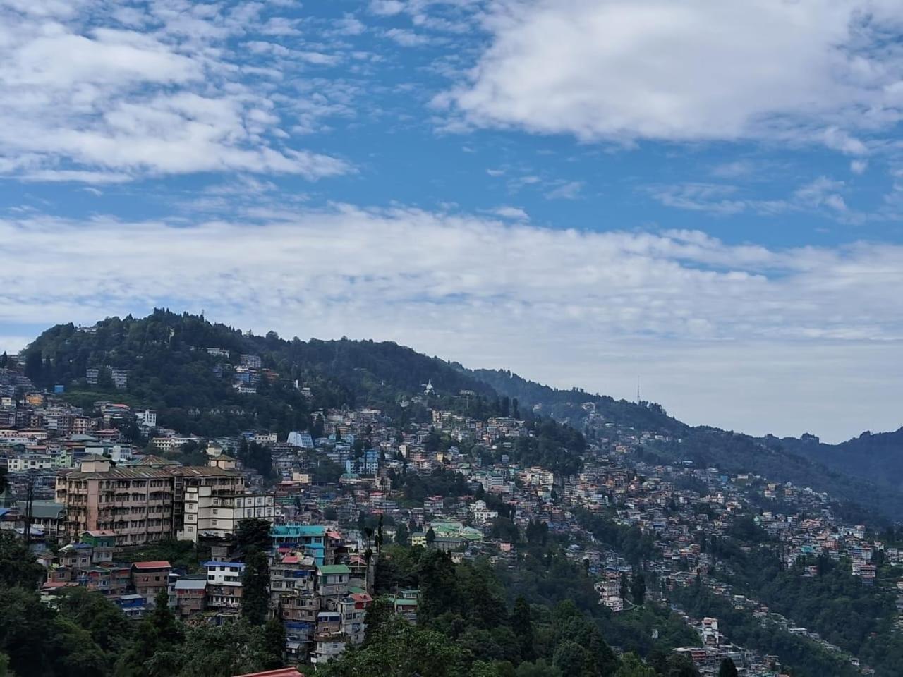 Crescent Resort, Darjeeling Дарджилинг Экстерьер фото