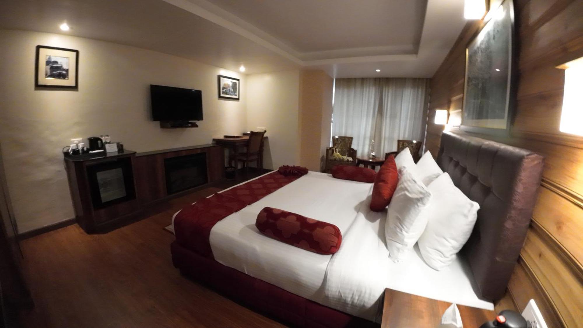 Crescent Resort, Darjeeling Дарджилинг Экстерьер фото